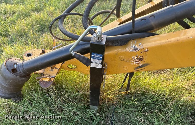 image for item DX0939 Vermeer 604N round baler