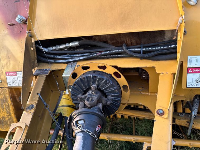 image for item DX0939 Vermeer 604N round baler