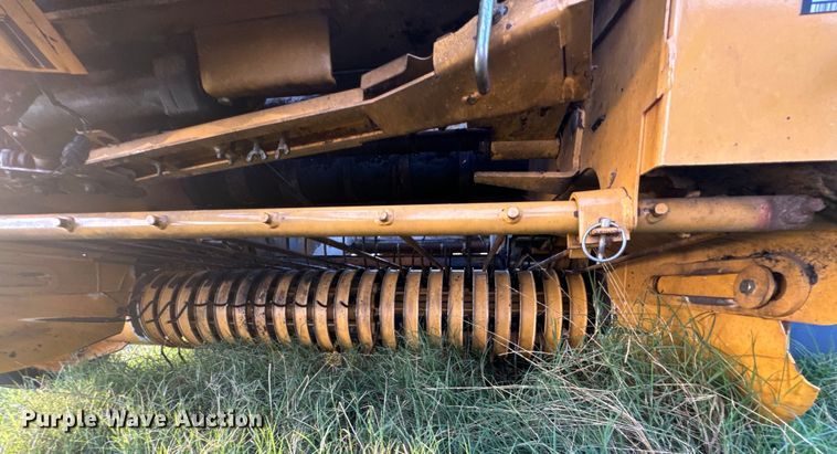 image for item DX0939 Vermeer 604N round baler