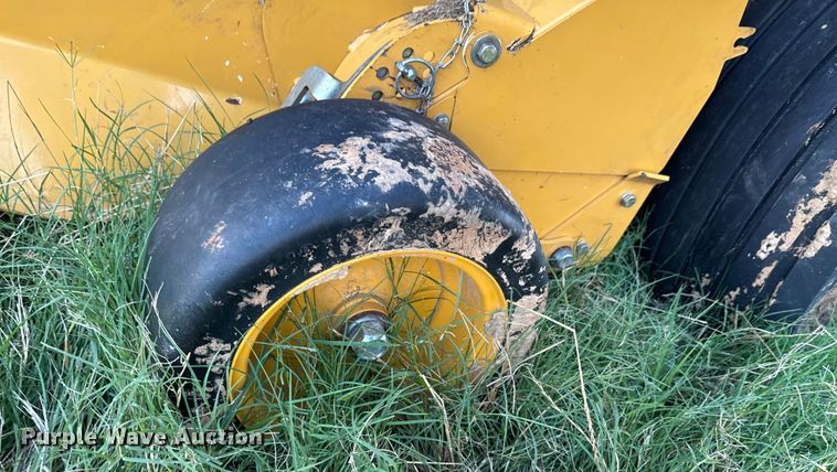 image for item DX0939 Vermeer 604N round baler