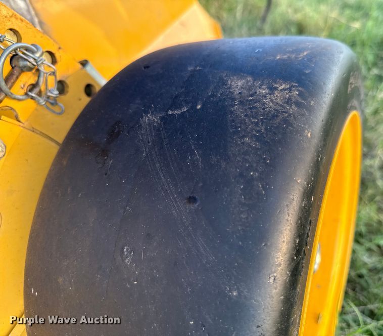 image for item DX0939 Vermeer 604N round baler