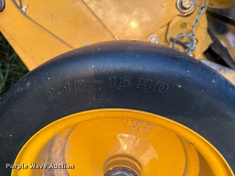 image for item DX0939 Vermeer 604N round baler