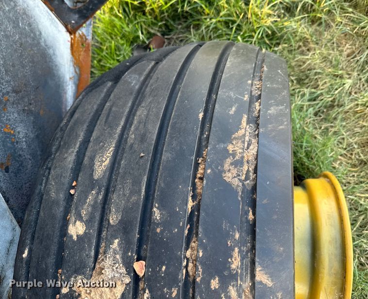 image for item DX0939 Vermeer 604N round baler