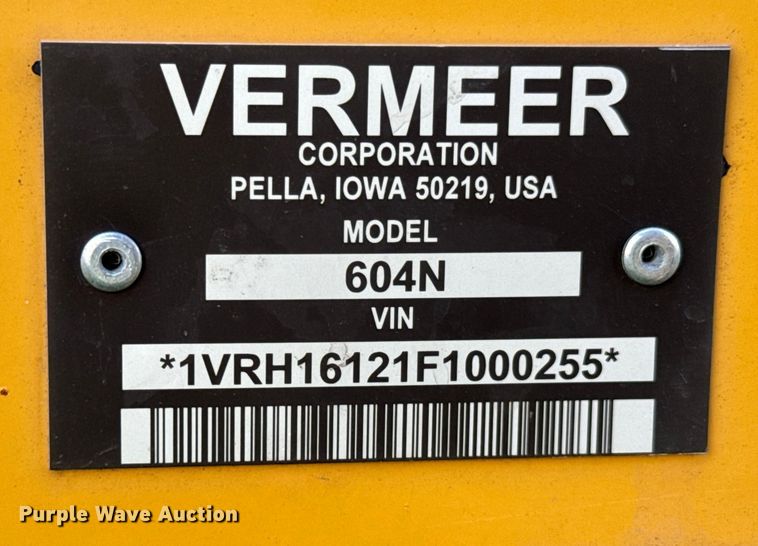 image for item DX0939 Vermeer 604N round baler