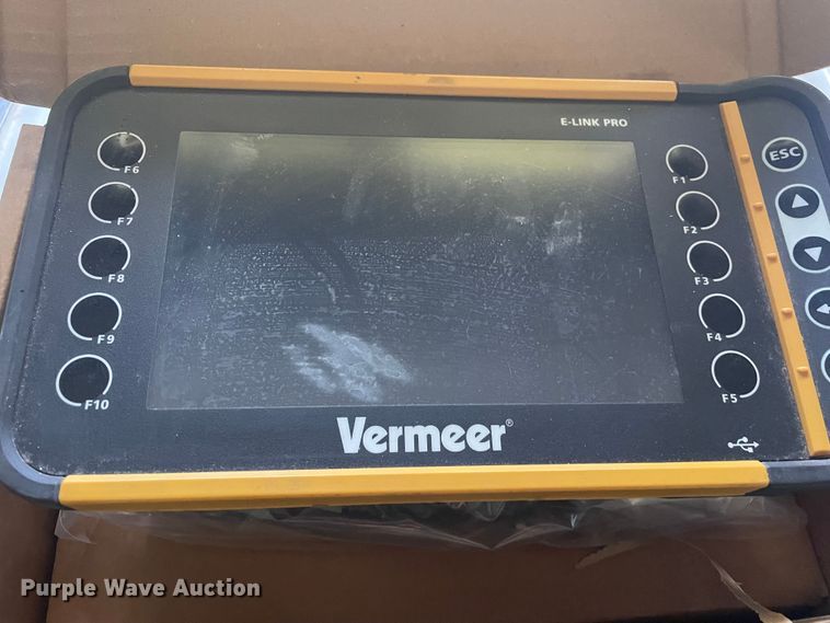 image for item DX0939 Vermeer 604N round baler