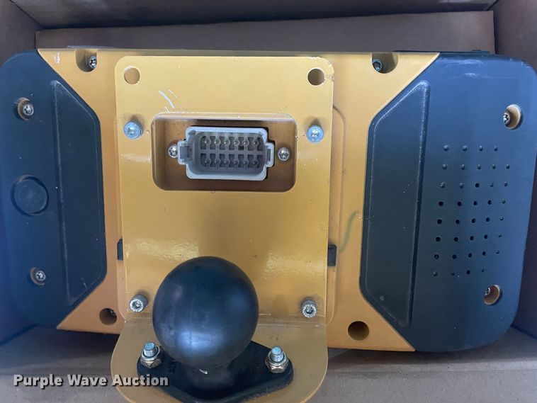 image for item DX0939 Vermeer 604N round baler