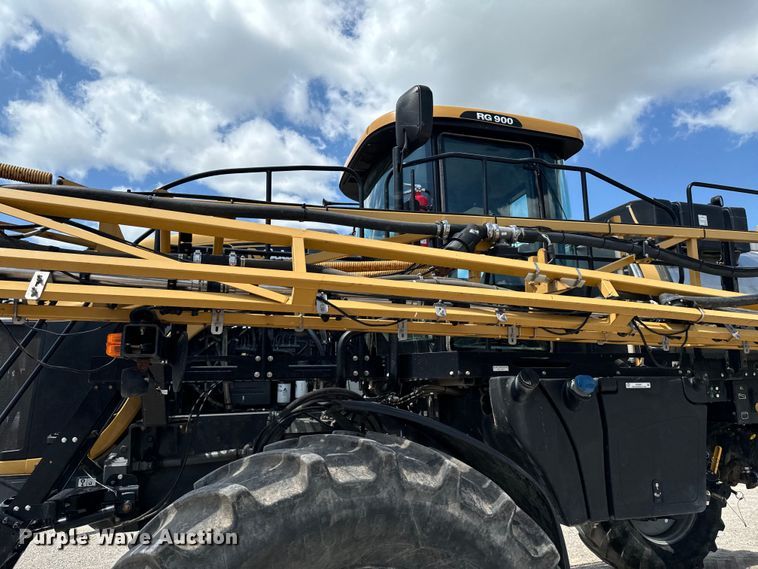 image for item DX0957 2012 Rogator RG900 sprayer