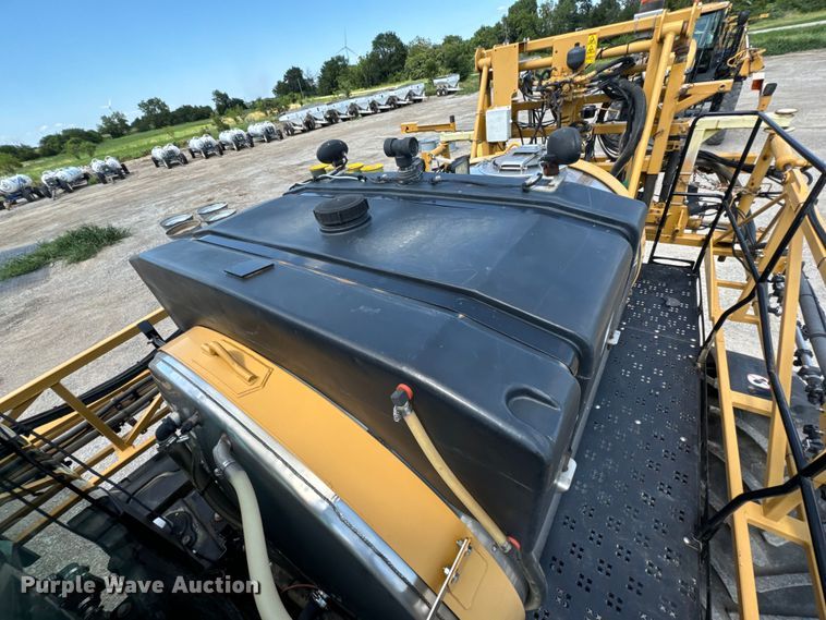 image for item DX0957 2012 Rogator RG900 sprayer