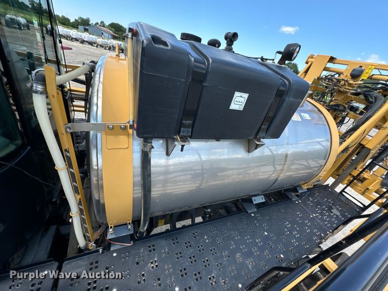 image for item DX0957 2012 Rogator RG900 sprayer