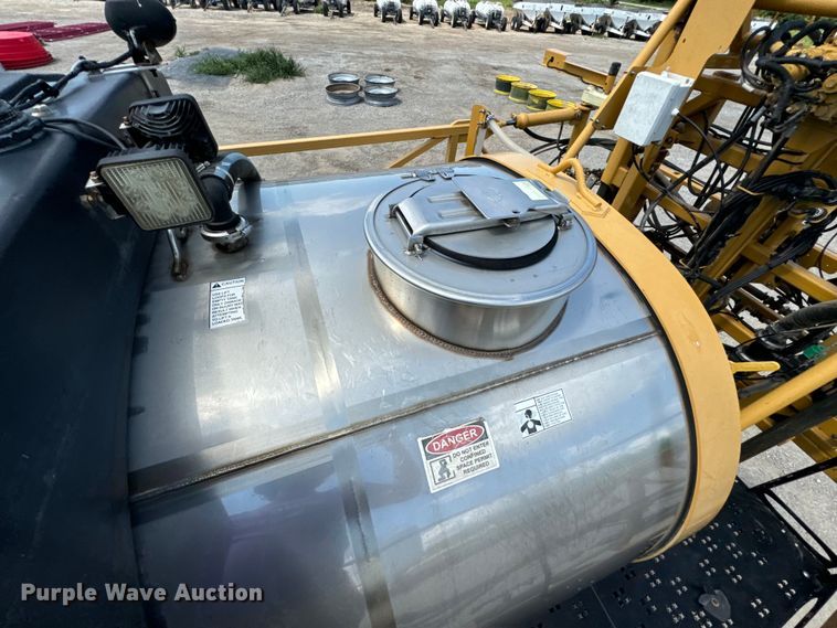 image for item DX0957 2012 Rogator RG900 sprayer