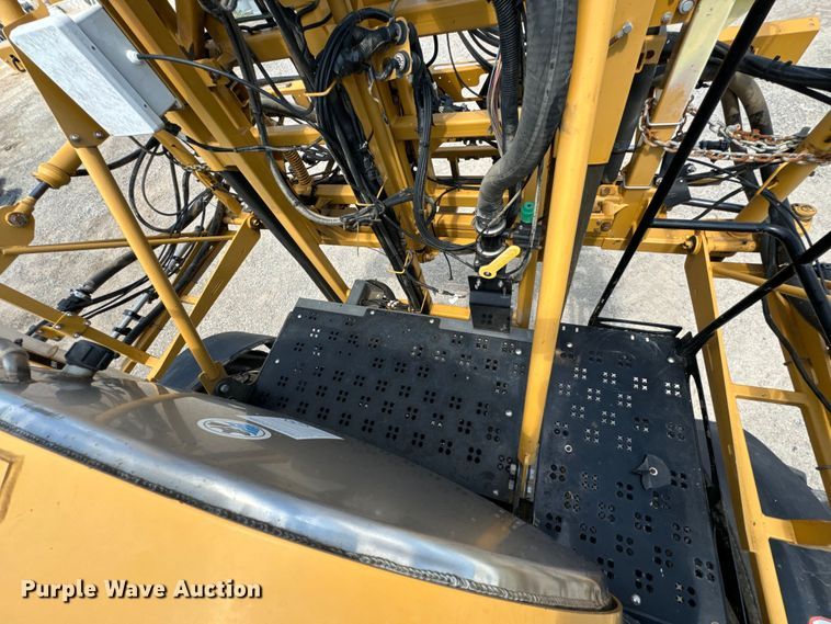 image for item DX0957 2012 Rogator RG900 sprayer