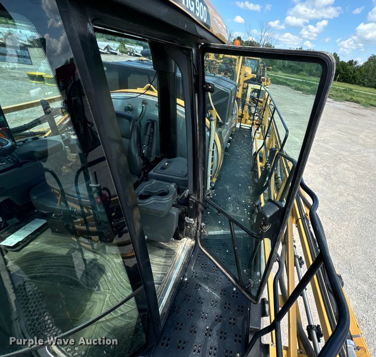 image for item DX0957 2012 Rogator RG900 sprayer