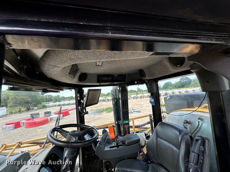 image for item DX0957 2012 Rogator RG900 sprayer