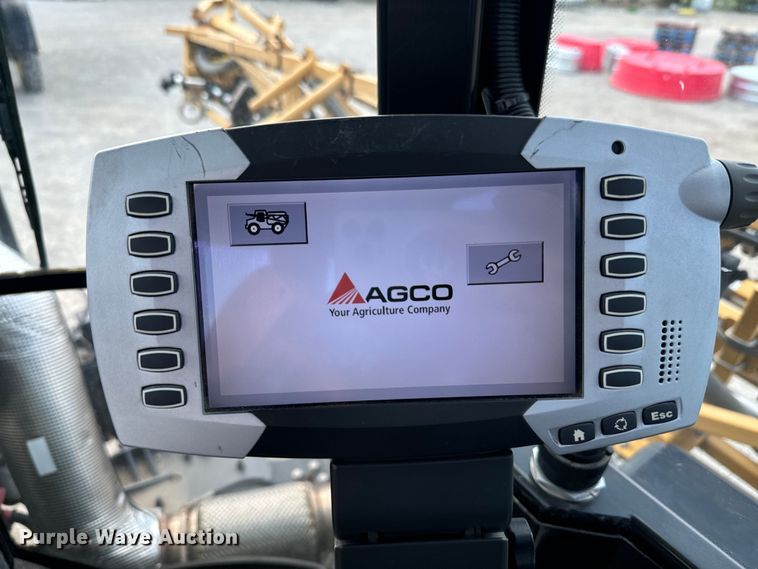 image for item DX0957 2012 Rogator RG900 sprayer