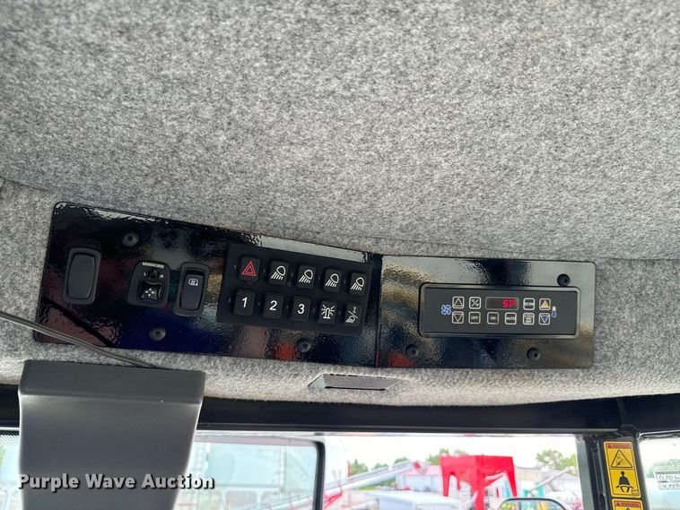 image for item DX0957 2012 Rogator RG900 sprayer