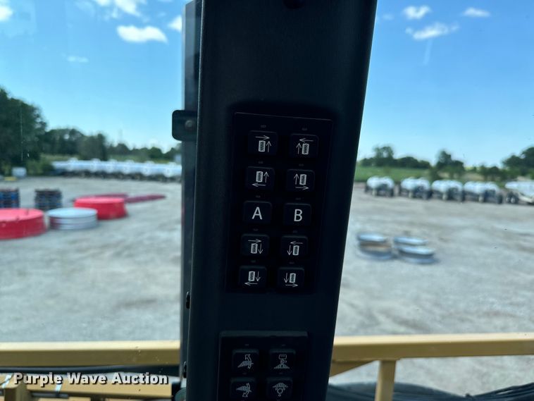 image for item DX0957 2012 Rogator RG900 sprayer