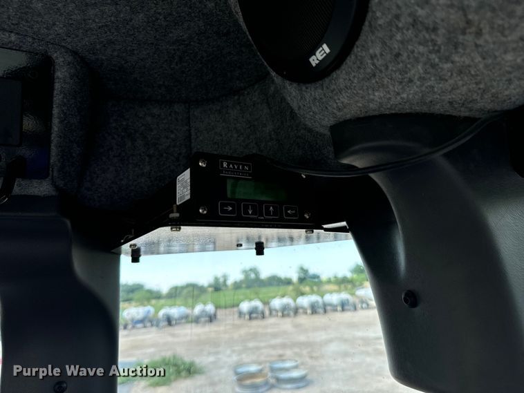 image for item DX0957 2012 Rogator RG900 sprayer