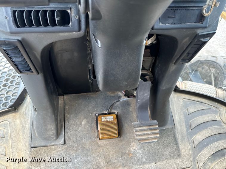 image for item DX0957 2012 Rogator RG900 sprayer