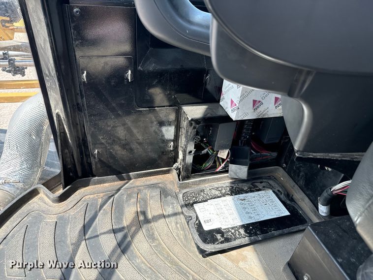 image for item DX0957 2012 Rogator RG900 sprayer