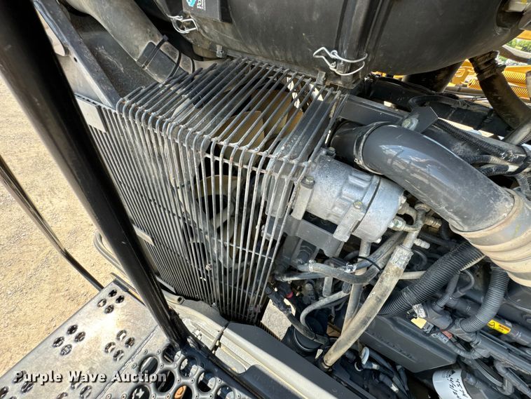 image for item DX0957 2012 Rogator RG900 sprayer