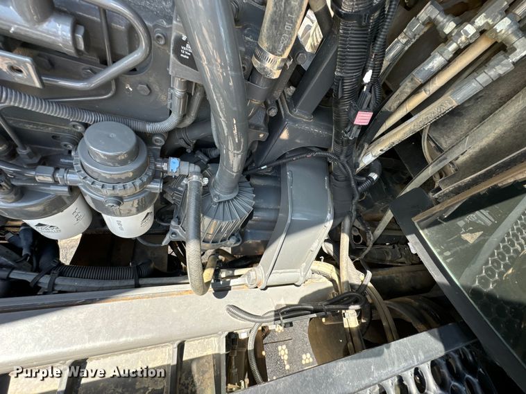 image for item DX0957 2012 Rogator RG900 sprayer