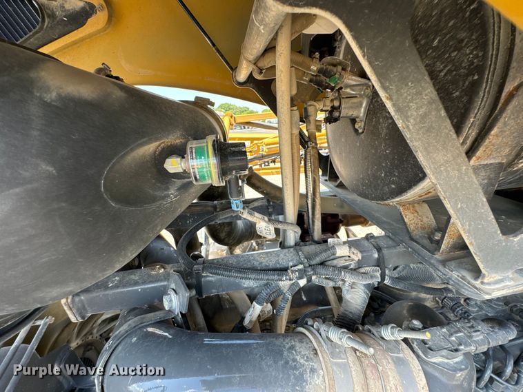 image for item DX0957 2012 Rogator RG900 sprayer