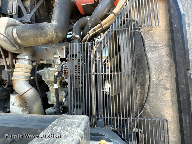 image for item DX0957 2012 Rogator RG900 sprayer