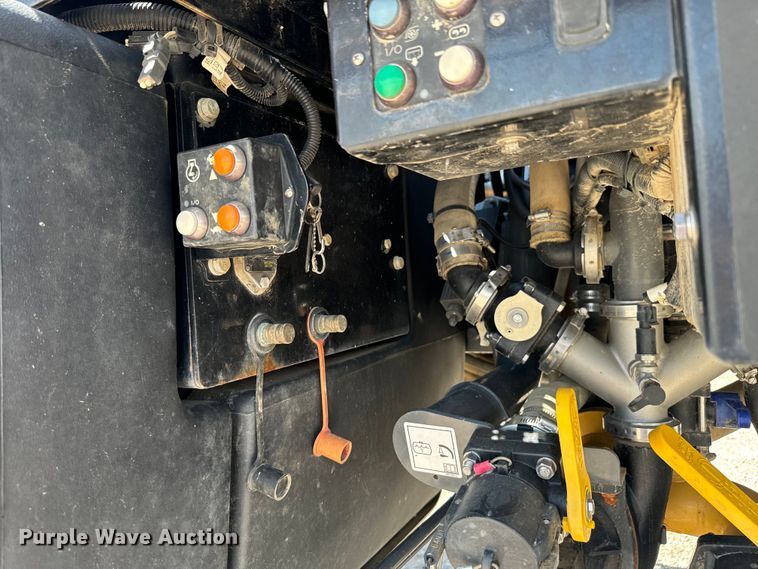 image for item DX0959 Rogator  RG900 sprayer