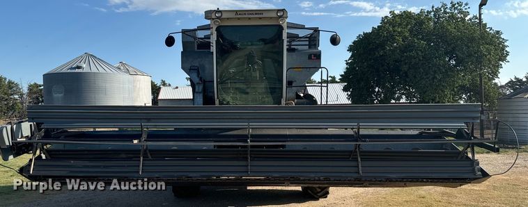 image for item DX3453 1975 Gleaner L combine