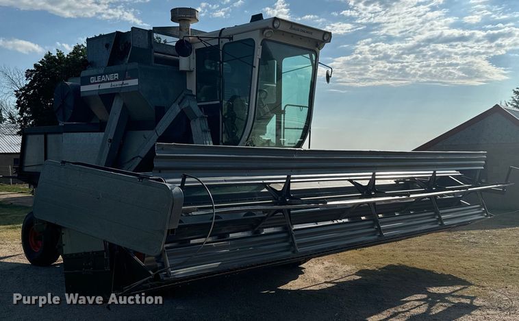image for item DX3453 1975 Gleaner L combine