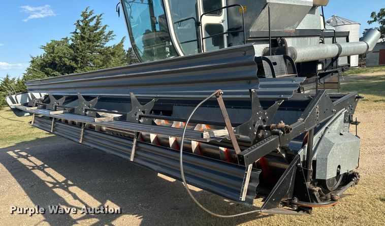 image for item DX3453 1975 Gleaner L combine