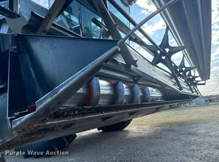 image for item DX3453 1975 Gleaner L combine