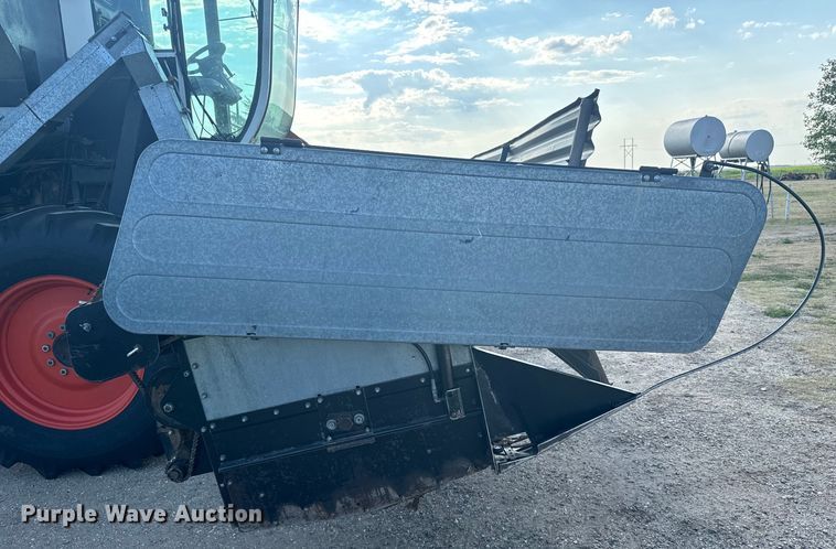 image for item DX3453 1975 Gleaner L combine