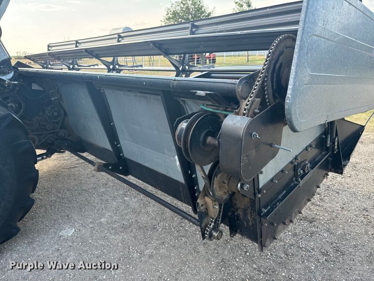 image for item DX3453 1975 Gleaner L combine