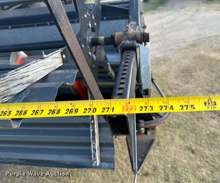 image for item DX3453 1975 Gleaner L combine