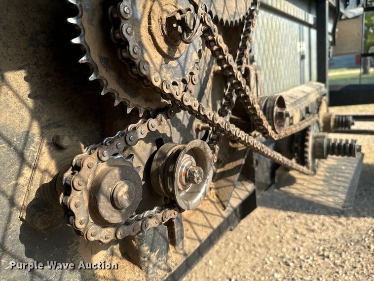 image for item DX3453 1975 Gleaner L combine