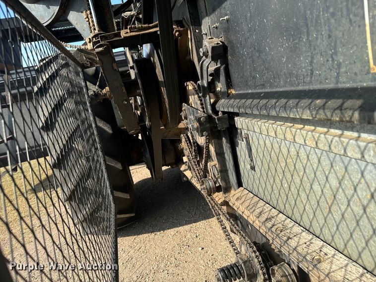 image for item DX3453 1975 Gleaner L combine