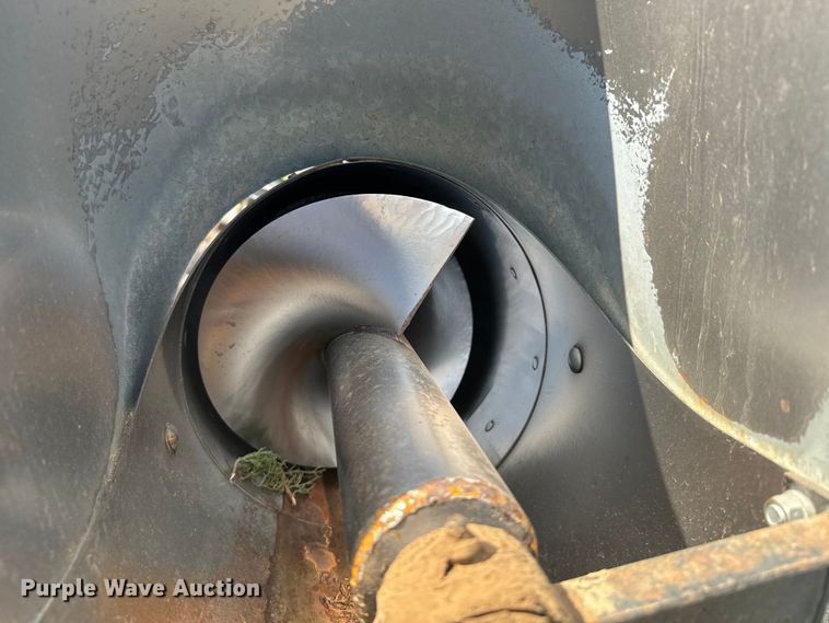 image for item DX3453 1975 Gleaner L combine