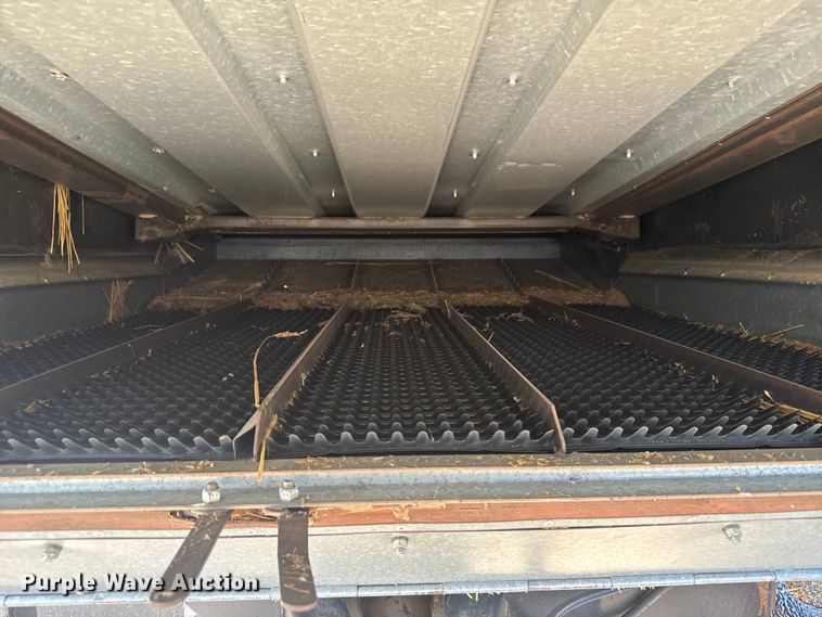 image for item DX3453 1975 Gleaner L combine