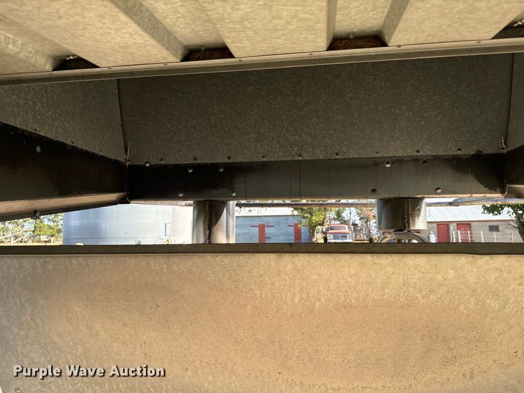 image for item DX3453 1975 Gleaner L combine