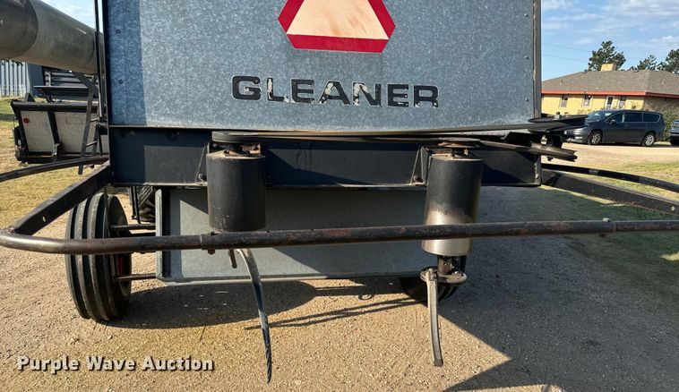 image for item DX3453 1975 Gleaner L combine