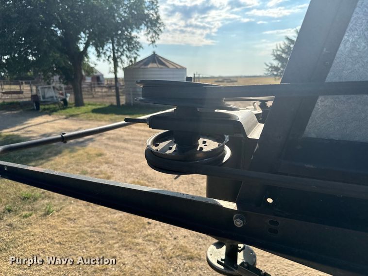 image for item DX3453 1975 Gleaner L combine