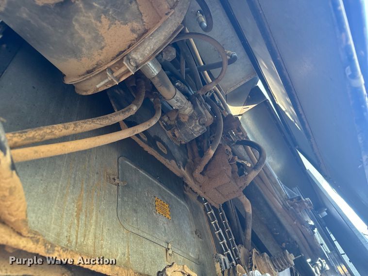 image for item DX3453 1975 Gleaner L combine