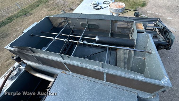 image for item DX3453 1975 Gleaner L combine