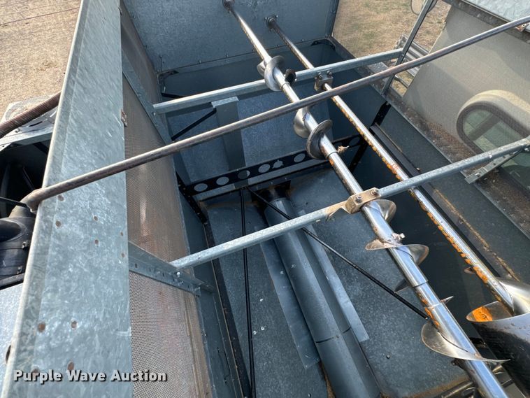 image for item DX3453 1975 Gleaner L combine