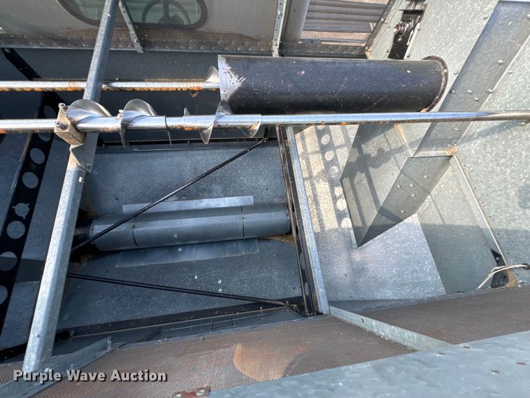 image for item DX3453 1975 Gleaner L combine