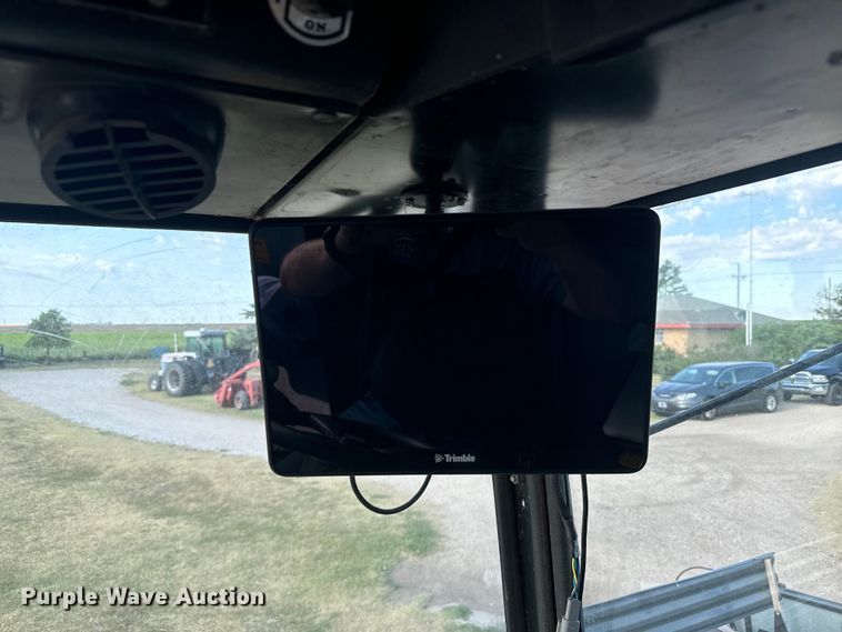 image for item DX3453 1975 Gleaner L combine