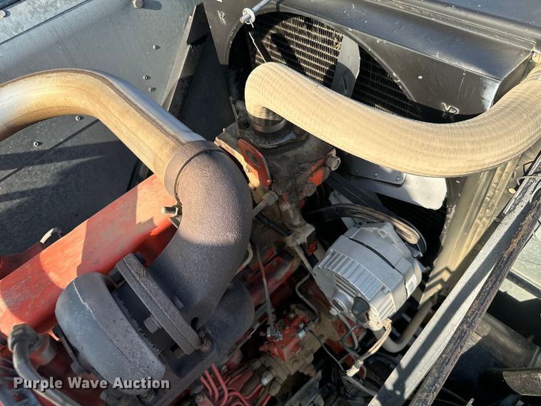 image for item DX3453 1975 Gleaner L combine