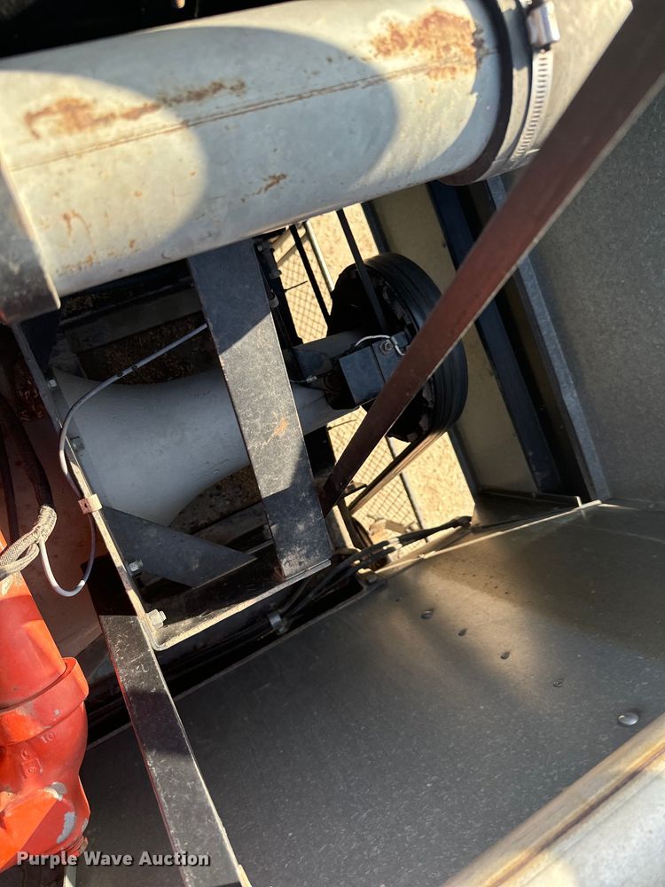 image for item DX3453 1975 Gleaner L combine