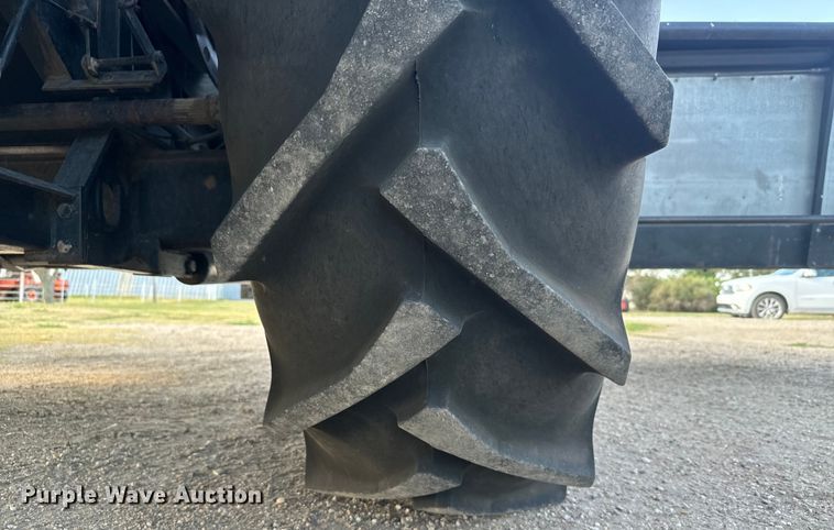 image for item DX3453 1975 Gleaner L combine